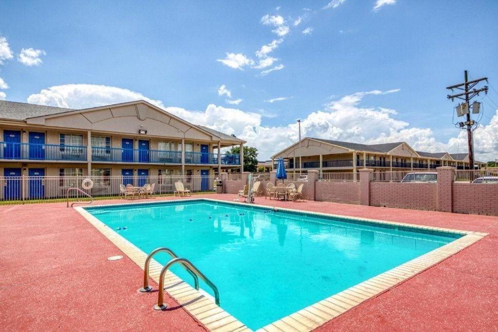 Oyo Hotel Baton Rouge Mid City Esterno foto